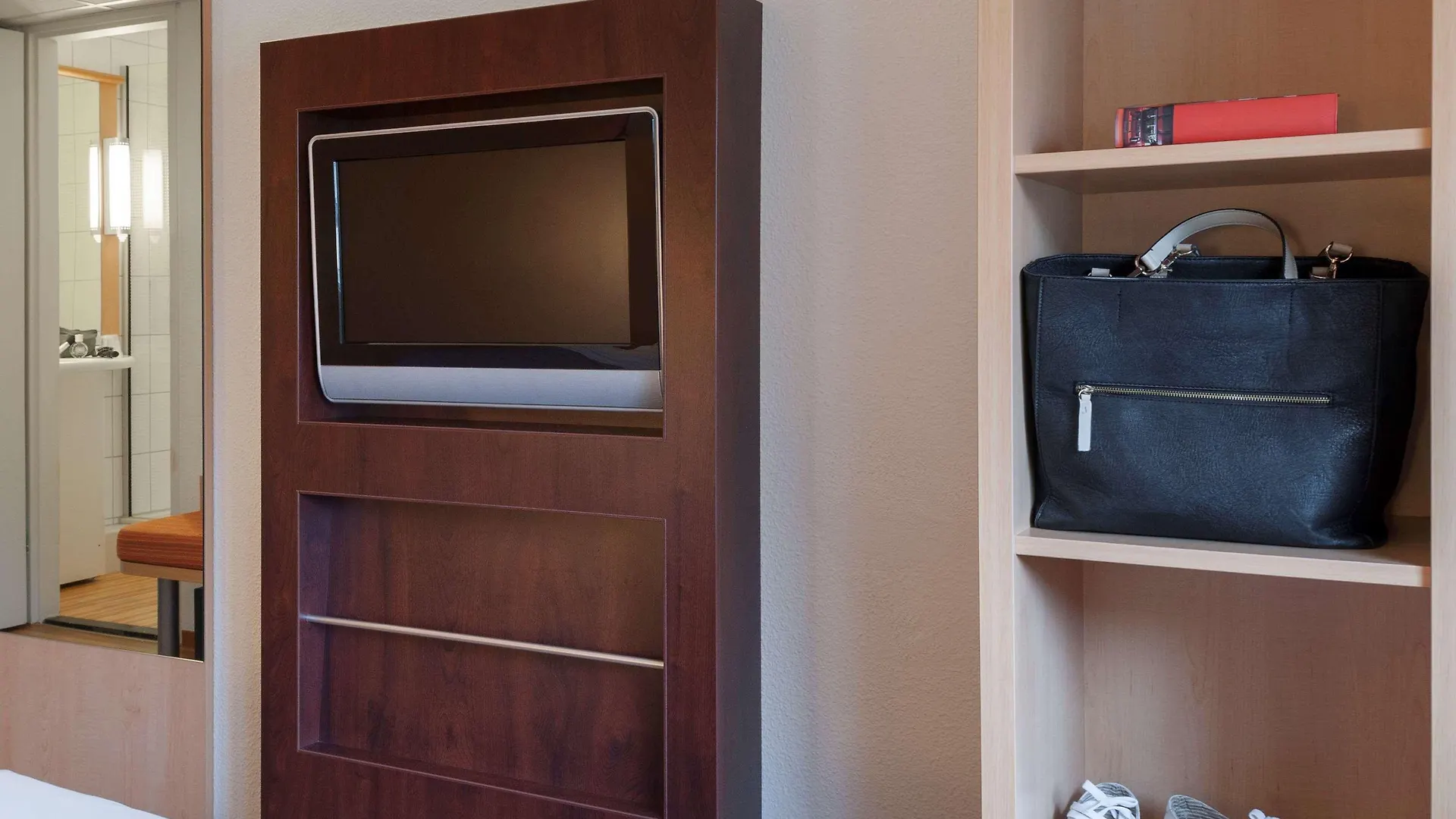 ***  Ibis Schiphol Amsterdam Airport Hotel Badhoevedorp Netherlands